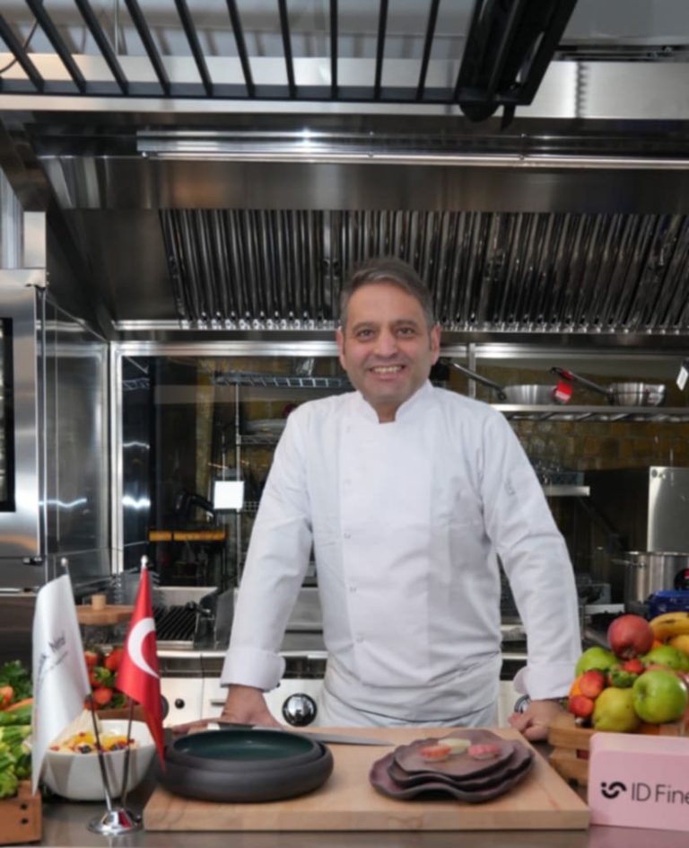 Executive Chef Öner Çulfaz е сертифициран международен съдия, участвал в над 300 международни кулинарни състезания
