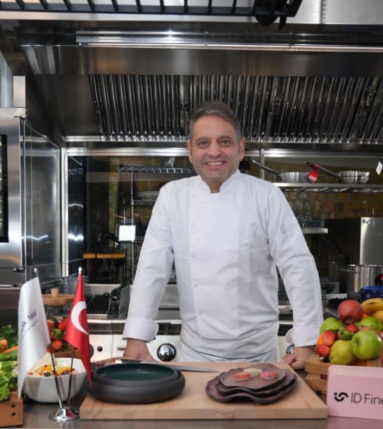 Executive Chef Öner Çulfaz е сертифициран международен съдия, участвал в над 300 международни кулинарни състезания